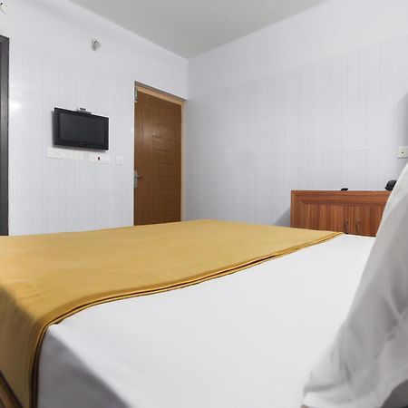 OYO 61145 JKS Deluxe Lodge Udaiyarpalaiyam Buitenkant foto