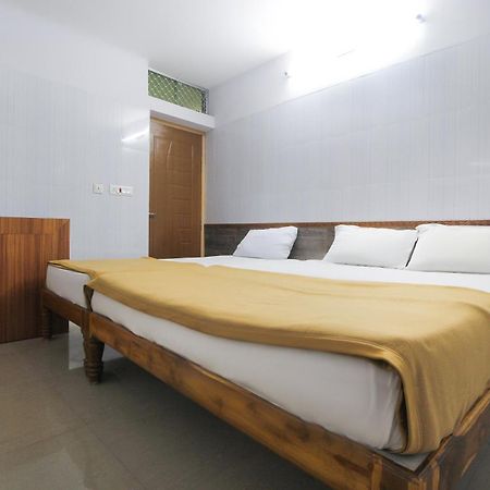 OYO 61145 JKS Deluxe Lodge Udaiyarpalaiyam Buitenkant foto