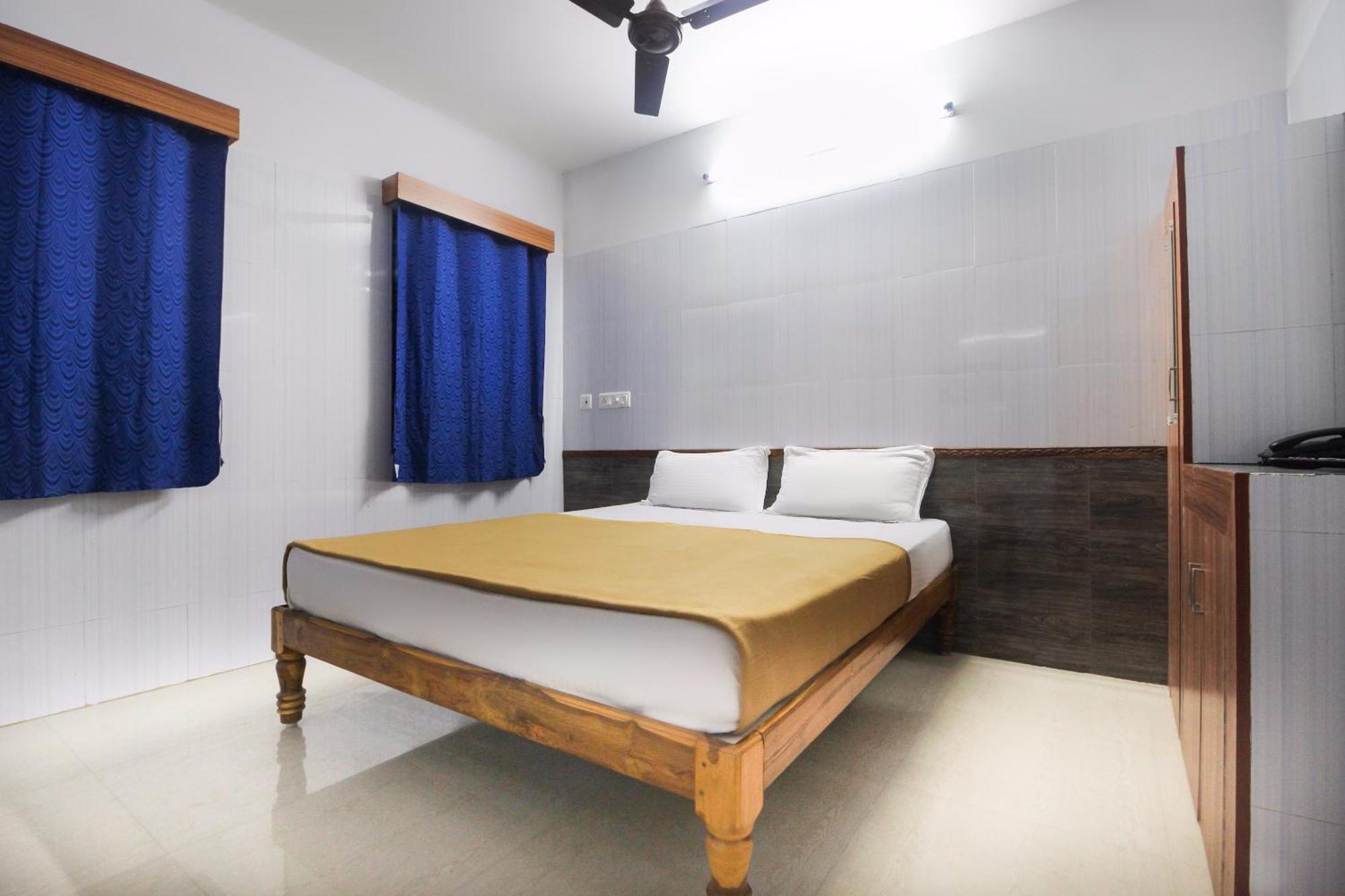 OYO 61145 JKS Deluxe Lodge Udaiyarpalaiyam Buitenkant foto
