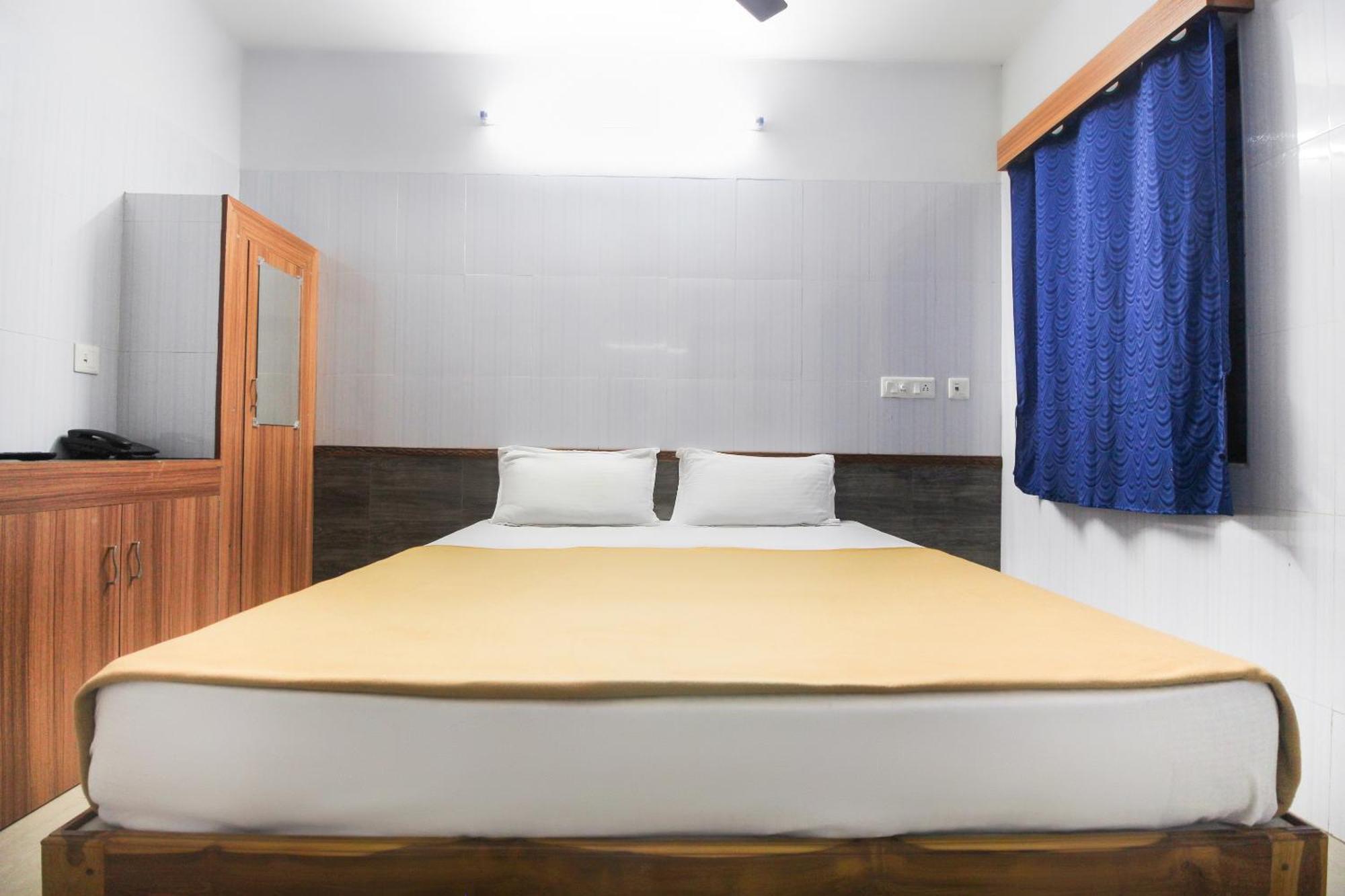 OYO 61145 JKS Deluxe Lodge Udaiyarpalaiyam Buitenkant foto