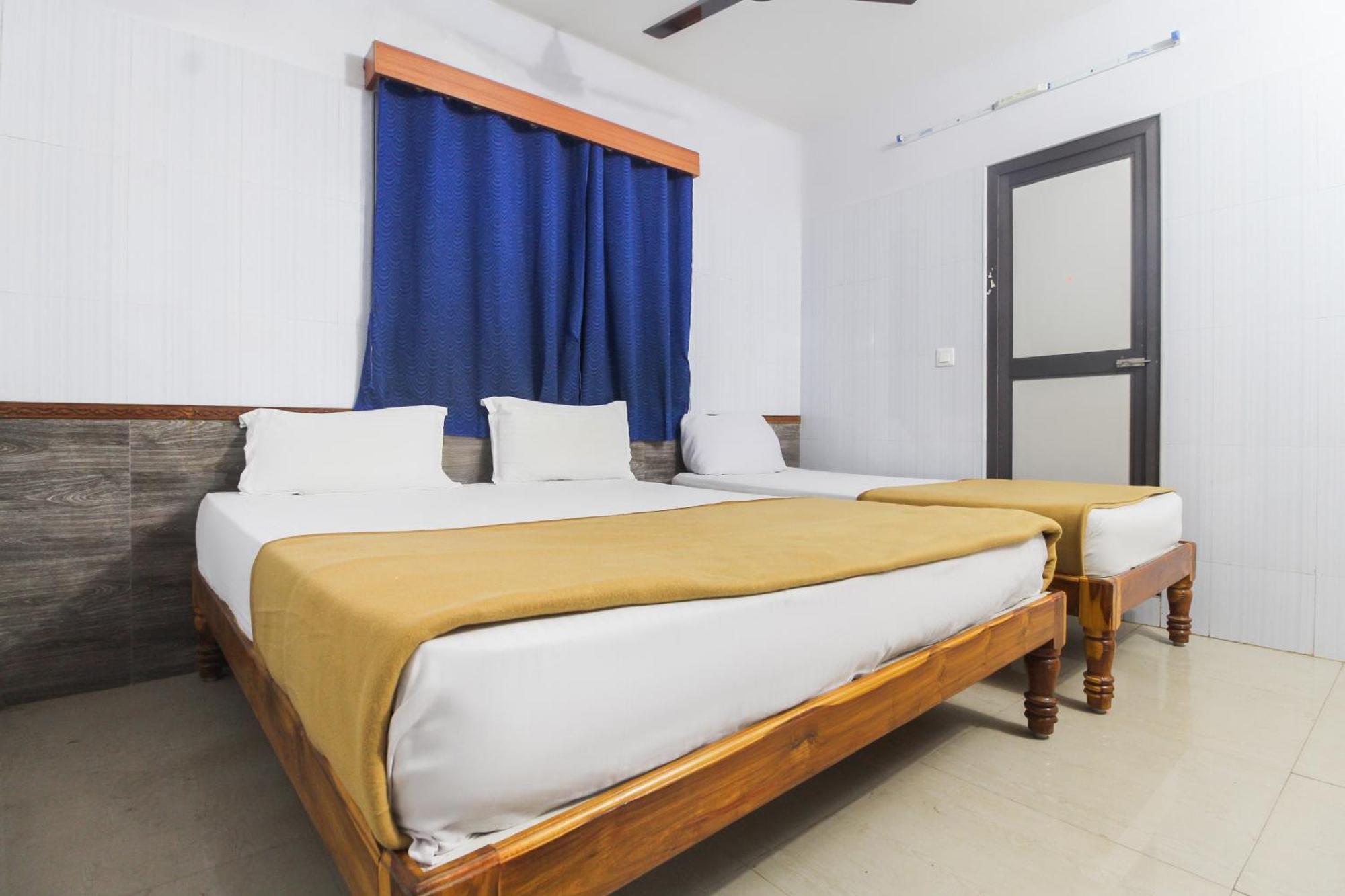 OYO 61145 JKS Deluxe Lodge Udaiyarpalaiyam Buitenkant foto