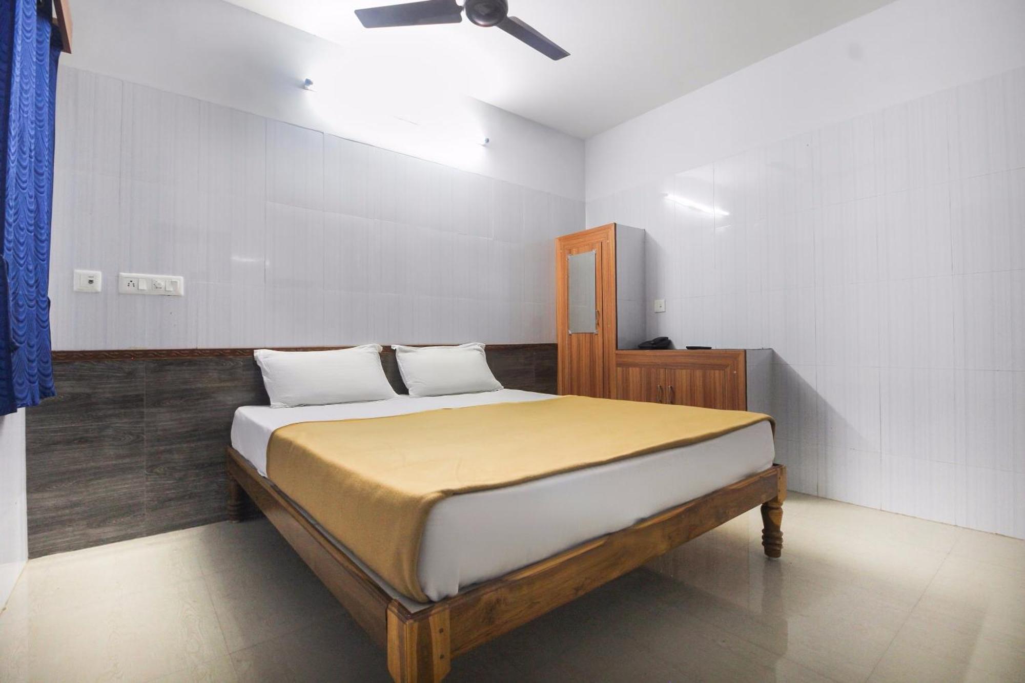 OYO 61145 JKS Deluxe Lodge Udaiyarpalaiyam Buitenkant foto
