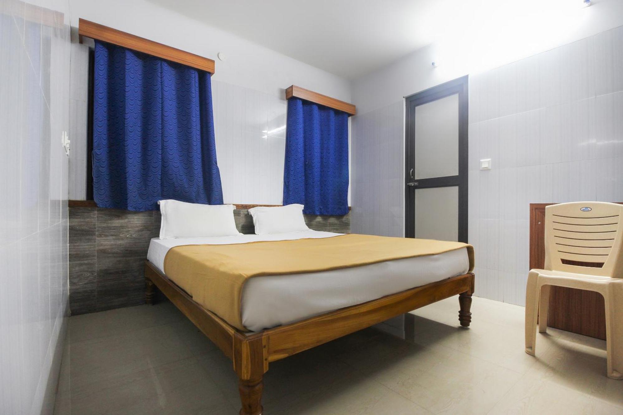 OYO 61145 JKS Deluxe Lodge Udaiyarpalaiyam Buitenkant foto