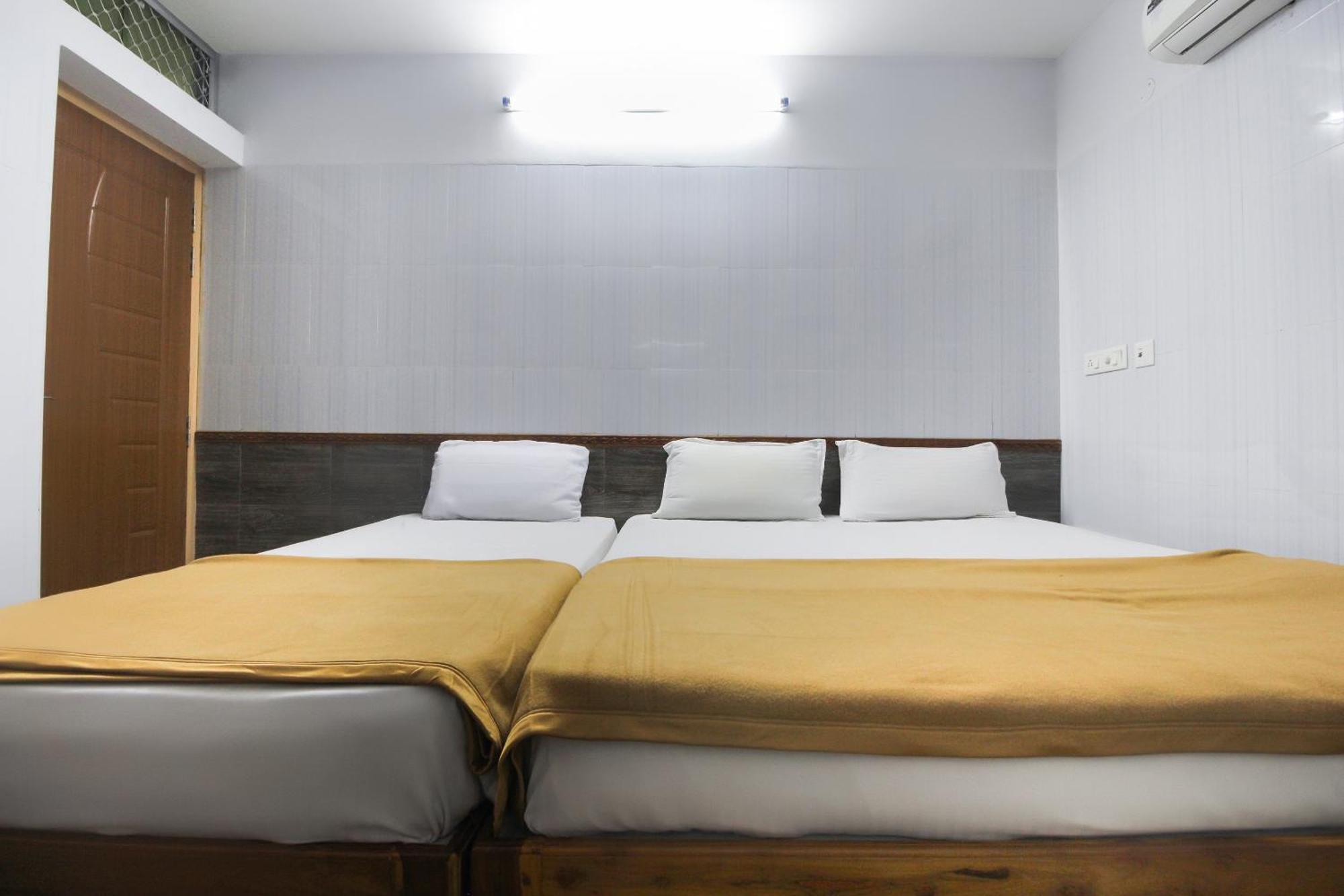 OYO 61145 JKS Deluxe Lodge Udaiyarpalaiyam Buitenkant foto