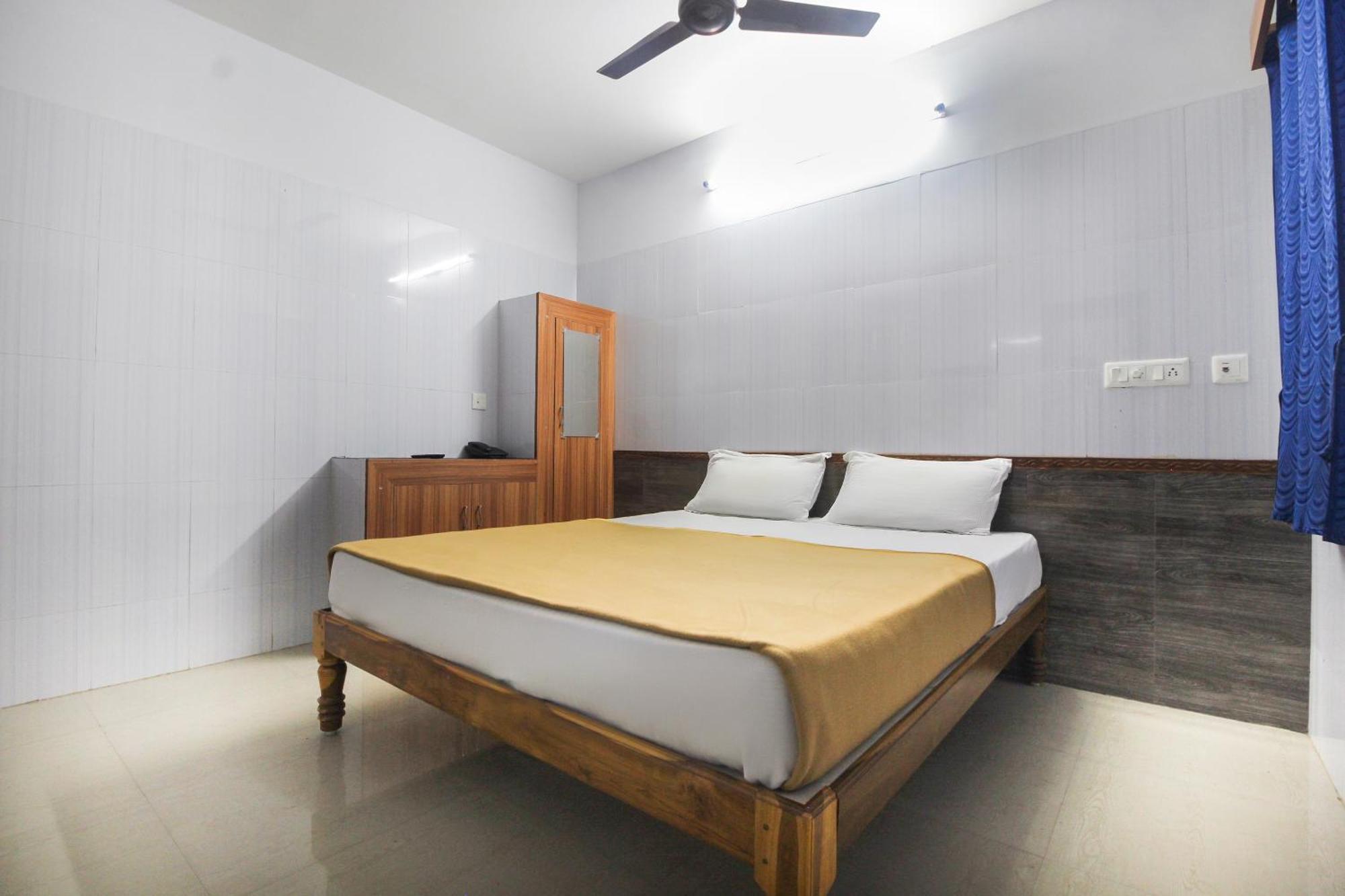 OYO 61145 JKS Deluxe Lodge Udaiyarpalaiyam Buitenkant foto