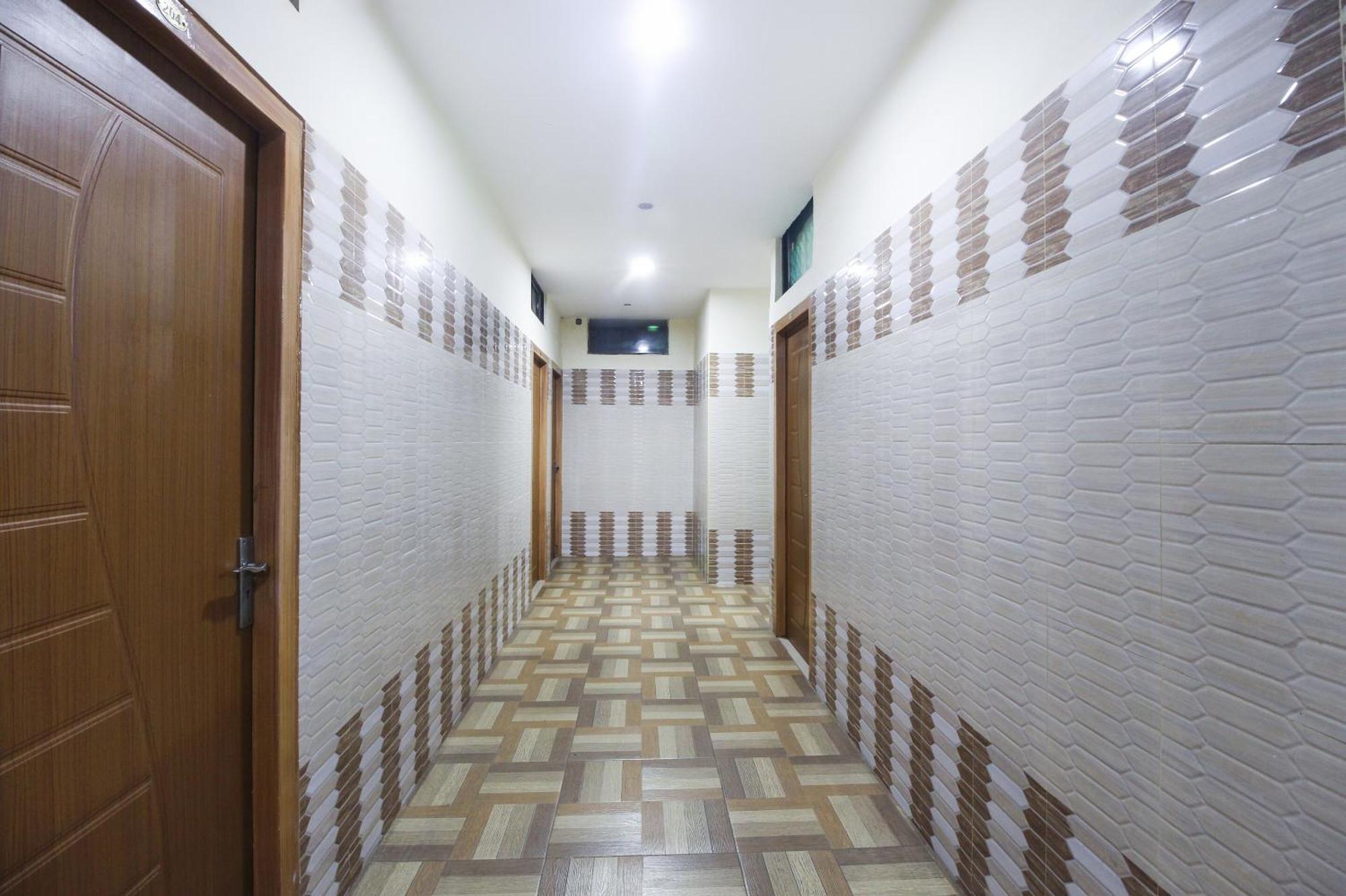 OYO 61145 JKS Deluxe Lodge Udaiyarpalaiyam Buitenkant foto