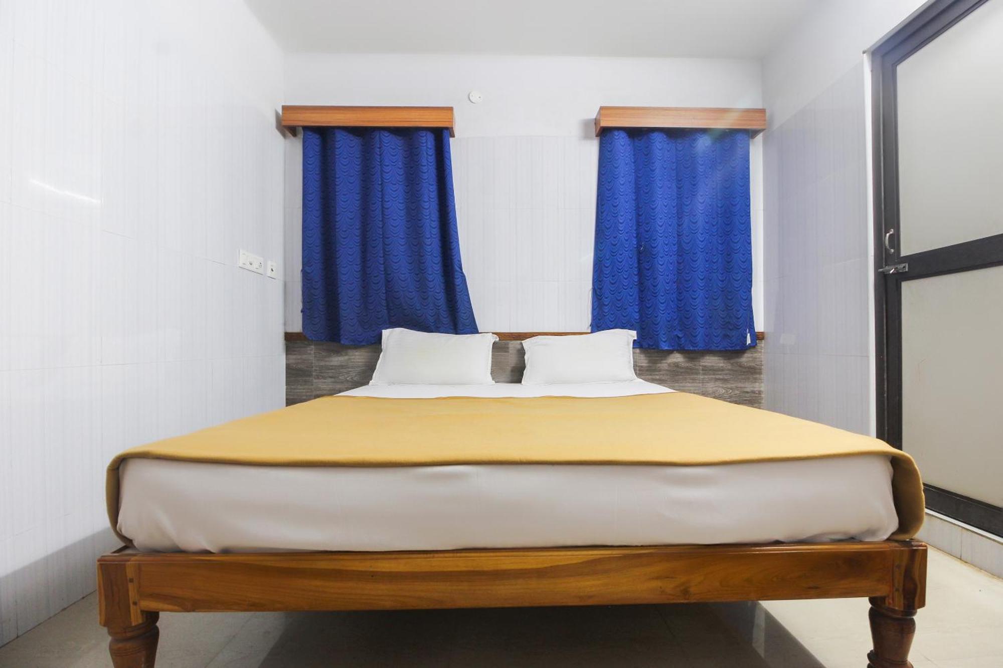 OYO 61145 JKS Deluxe Lodge Udaiyarpalaiyam Buitenkant foto