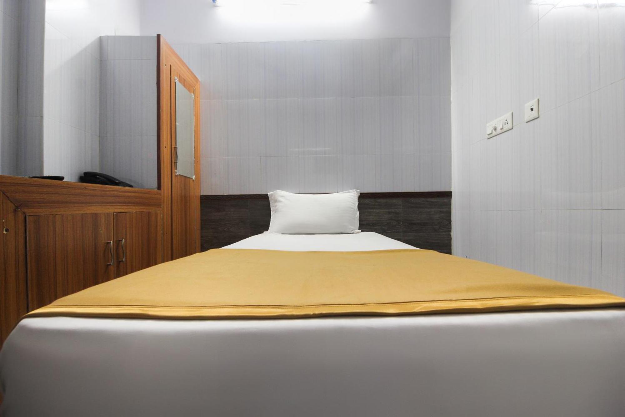 OYO 61145 JKS Deluxe Lodge Udaiyarpalaiyam Buitenkant foto